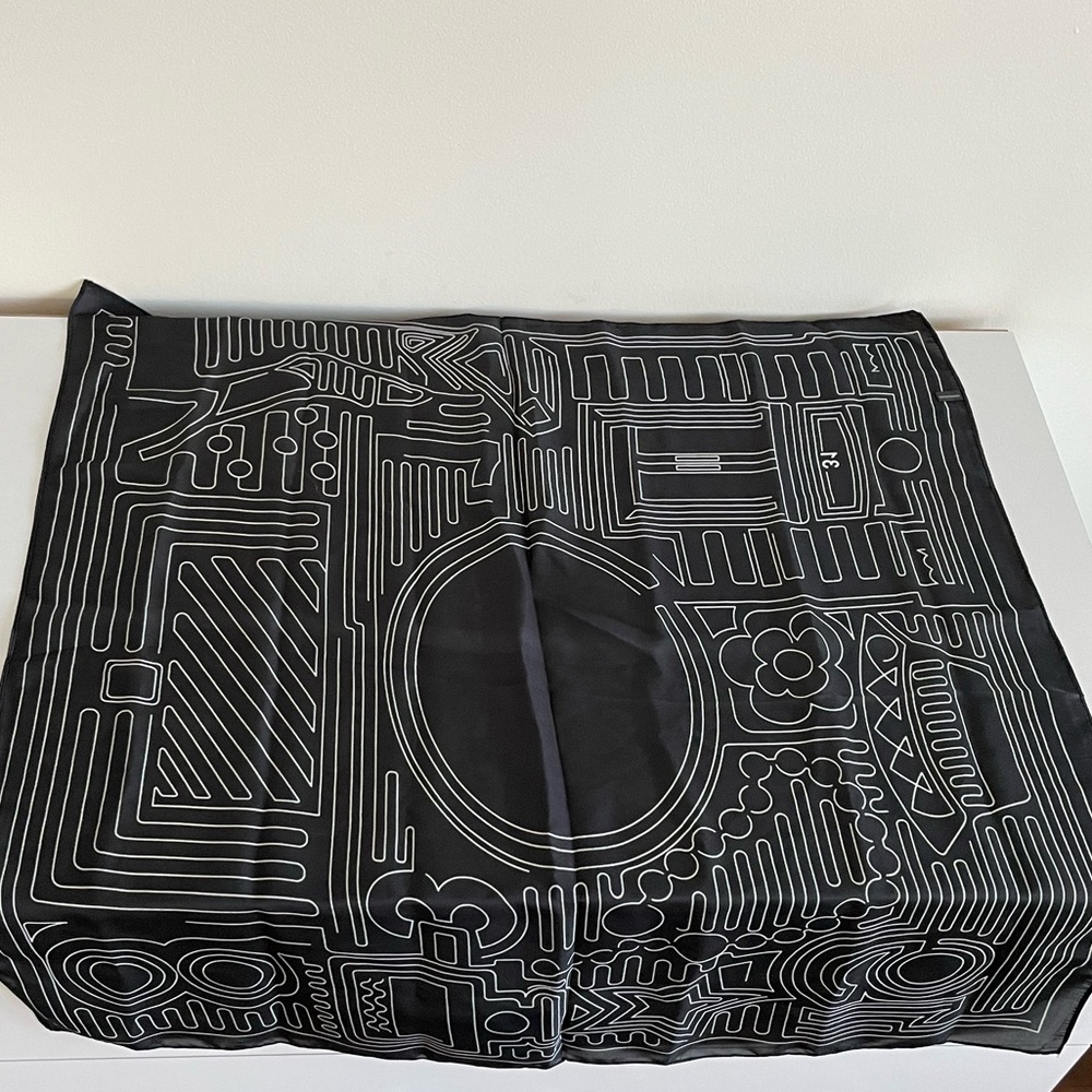 Black geometric scarf
